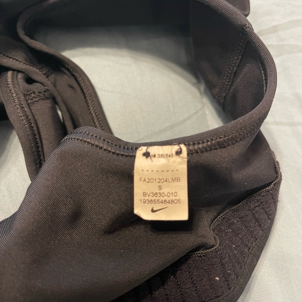 4 Nike Sports Bras, 3 black 1 gray - Picture 6 of 12